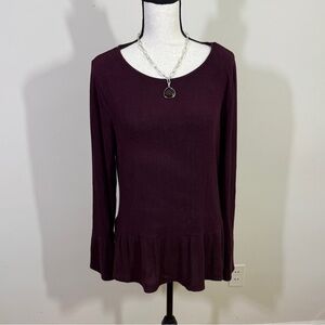 Elle sz lg sweater in a burgundy. Small ruffle on the him line   Long sleeves